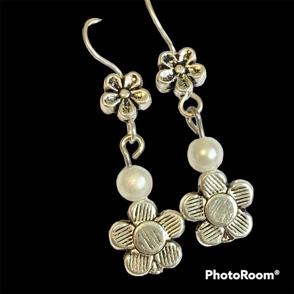 Daisy Flower Earrings Silver Plated Enamel White Glass Pearl Dangle Dainty - Picture 8 of 11